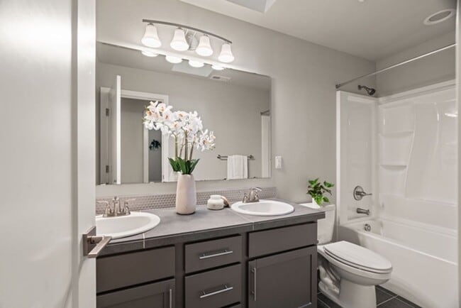 Building Photo - Listed For Rent