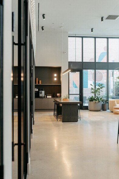 Building Photo - 755 S Clark St