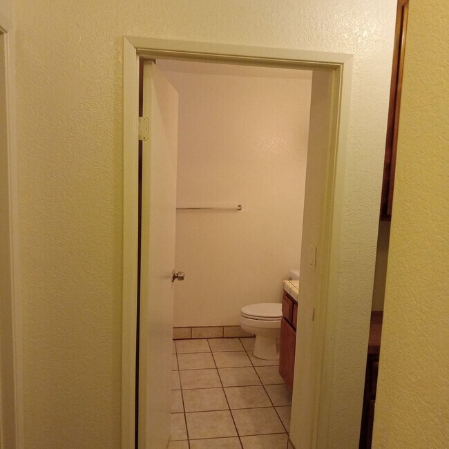 Building Photo - 21640 Brook Dr