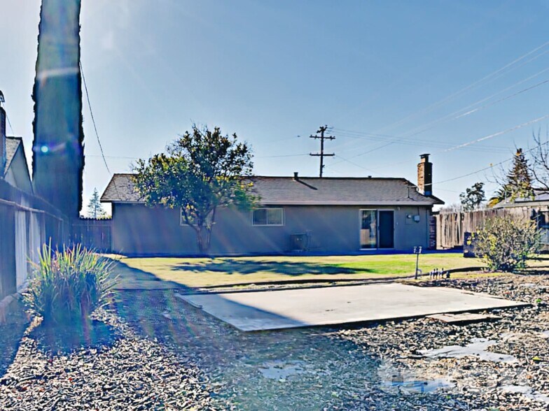 Building Photo - 619 E 24th St