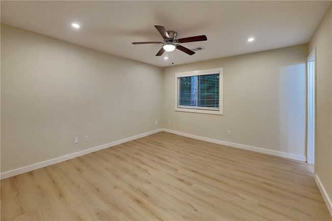 Building Photo - 1402 Mountain Overlook