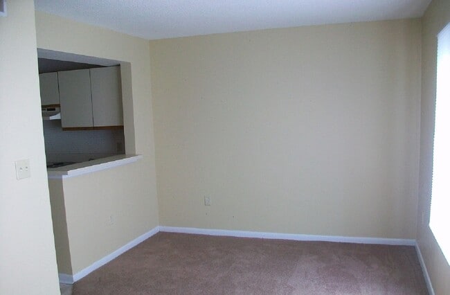 Building Photo - 1600 Park Cir