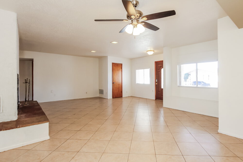 Building Photo - 5220 W Christy Dr