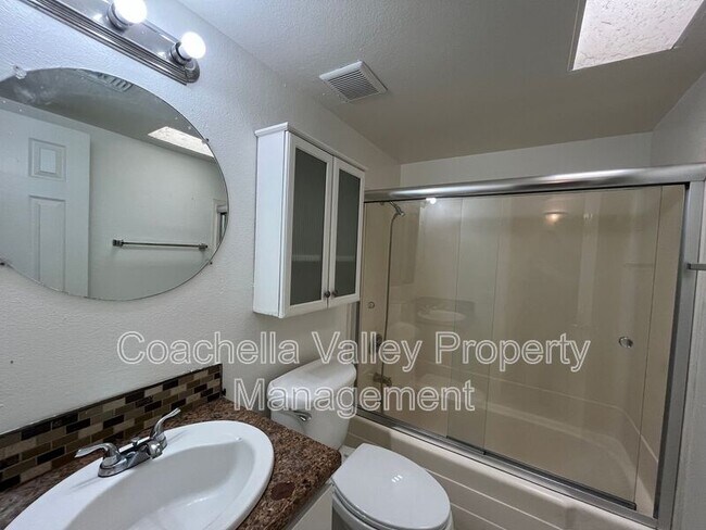 Building Photo - 556 E Chuckwalla Rd