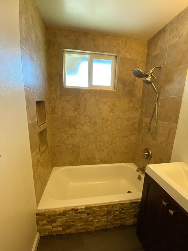 Building Photo - Updated Single Story Home Located in Orcut...