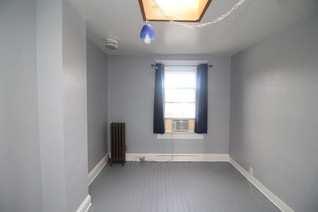 Building Photo - 2026/2027 JHU Off-campus Large 5bd/2.5ba home w/ Parking Spot! Available now