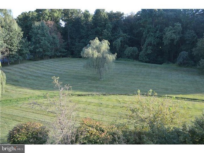 Building Photo - 27 Mendrey Ct