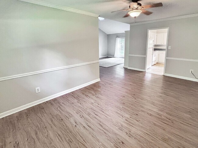 Building Photo - Charming 3 BR/2BA Townhome in Marietta!
