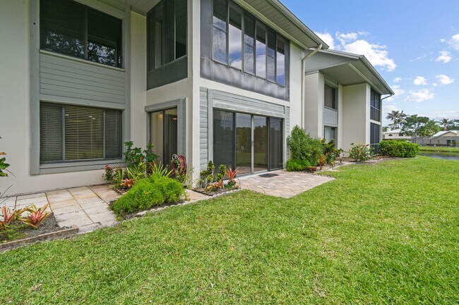 Building Photo - 2233 NW 22nd Ave