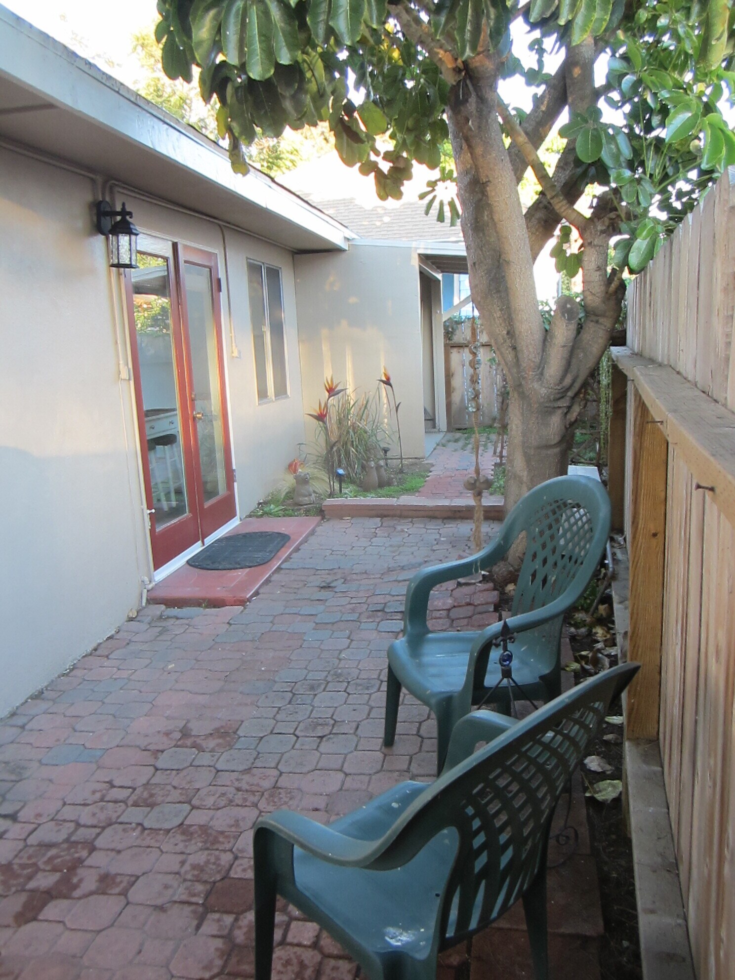 Building Photo - 655 Pomona Ave