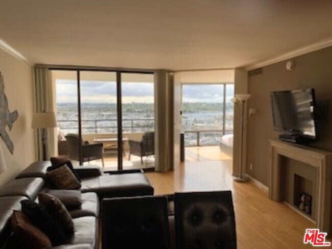 Building Photo - 4314 Marina City Dr