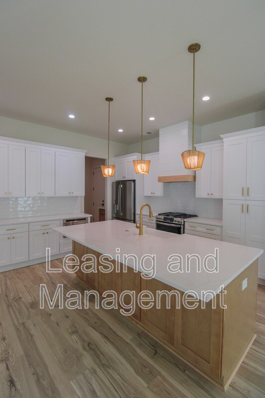 Building Photo - 3633 Happyland Blvd