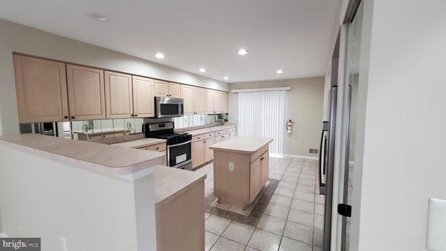 Building Photo - 101 Treymore Ct