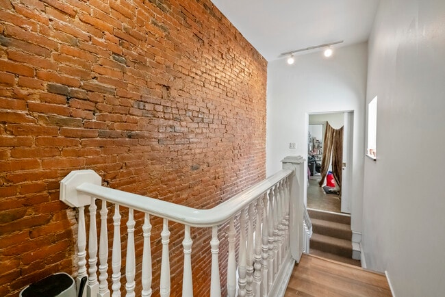 Building Photo - 2120 E Carson St