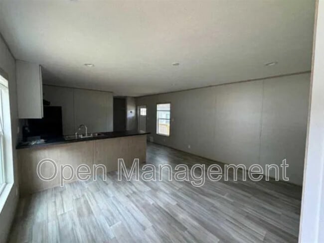 Building Photo - 356 Bayhead Dr