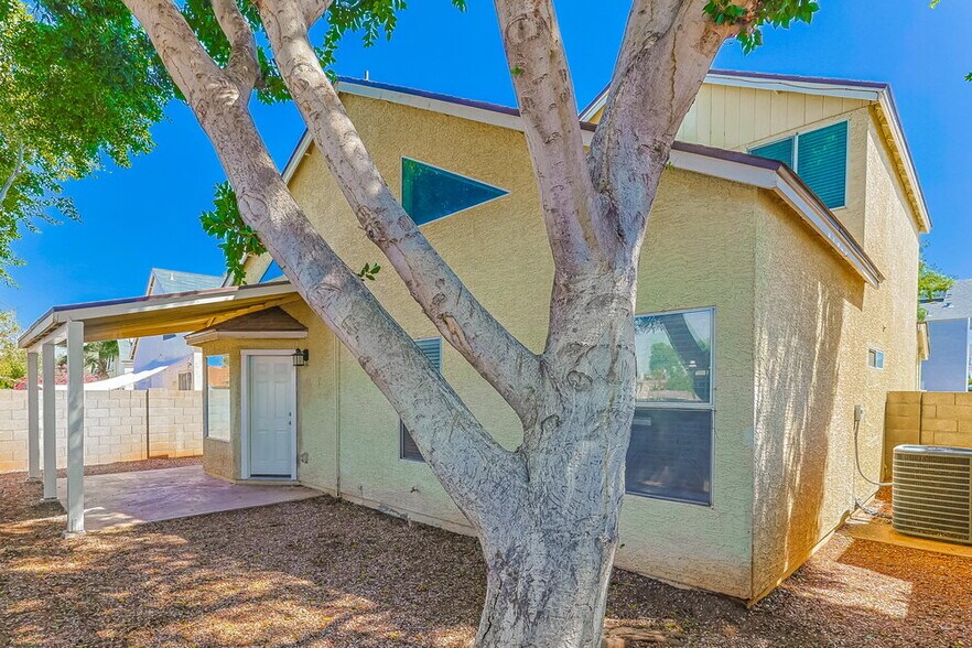 Building Photo - 441 S Maple