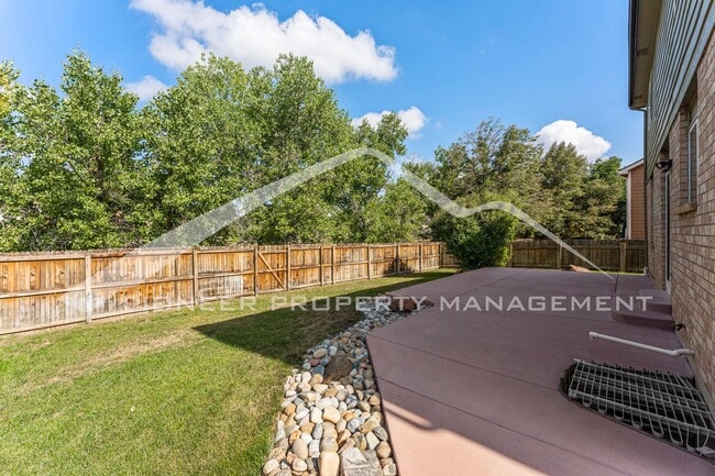 Building Photo - Single Family Home with 2 Car Garage and Central Air!