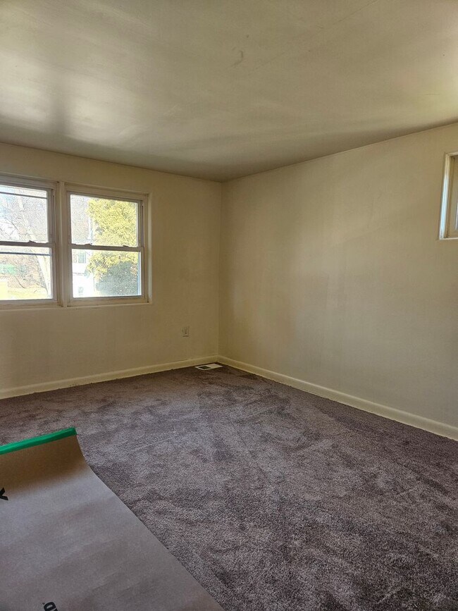 Building Photo - 906 E King Street, YORK