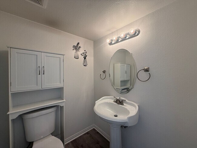 Building Photo - Lancaster 3 Bedroom + 3 Bathroom