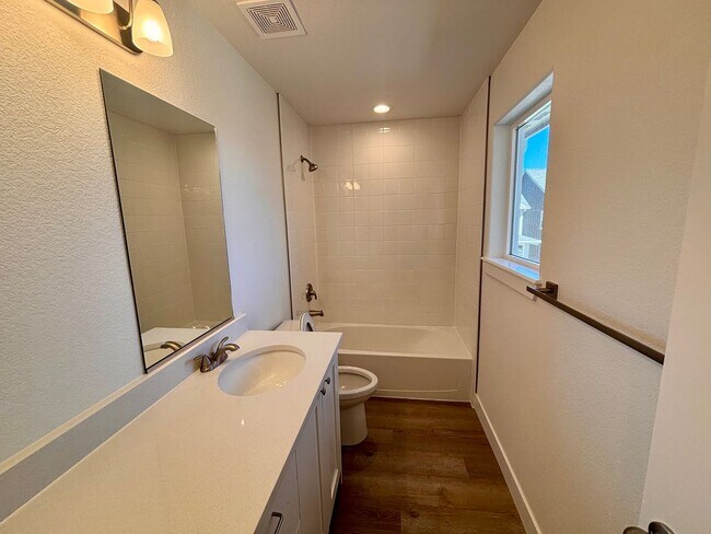 Building Photo - 3648 Byram Pt