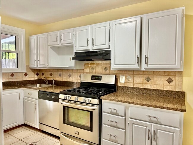 Building Photo - 523 N Marlyn Ave