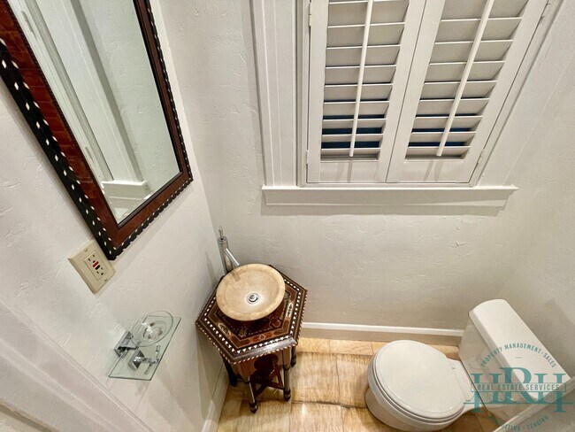 Building Photo - 1262 Sacramento St