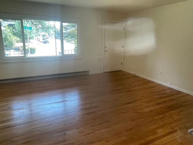 Building Photo - se80th3