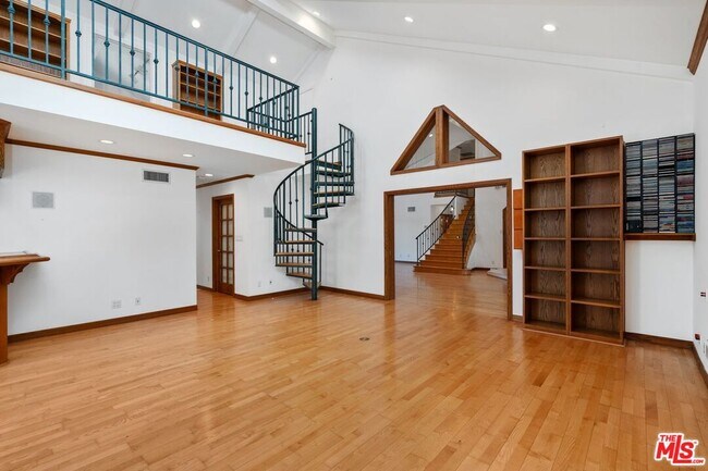 Building Photo - 21663 Ulmus Dr