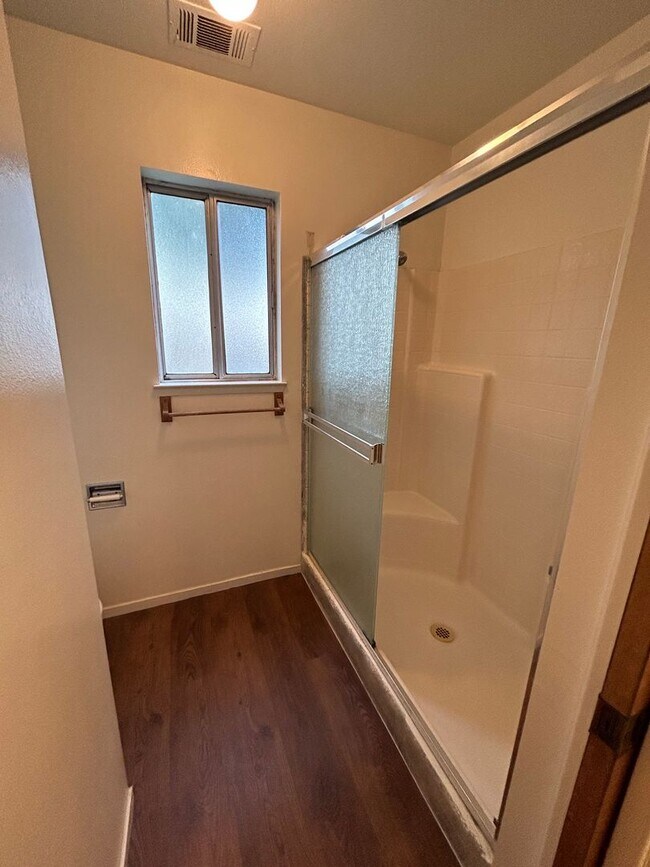 Building Photo - 1846 N Selina Ct