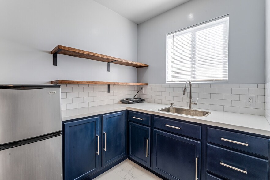 Kitchen - 1344 N Lincoln St