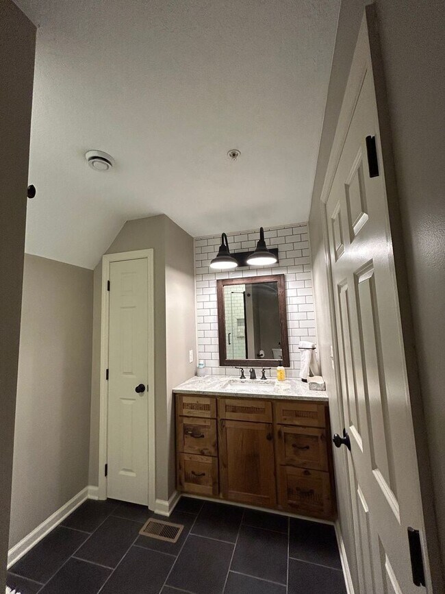 Building Photo - The best of Oakmont