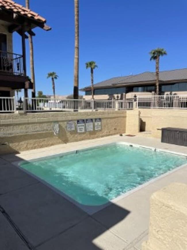 Building Photo - Spacious 3 bedroom, 3 bath, condo with a l...