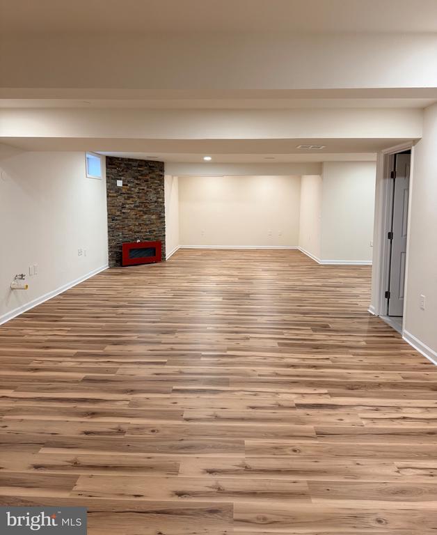 Building Photo - 9330 Birch Cliff Drive