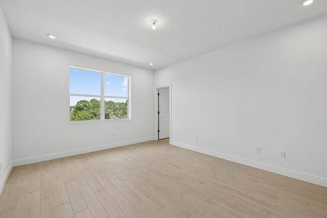 Building Photo - 3585 NW Solange Ct