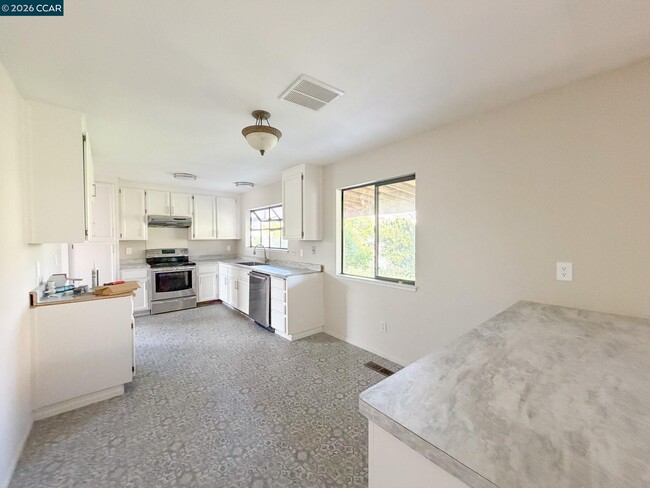 Building Photo - 118 Meadowlark Way