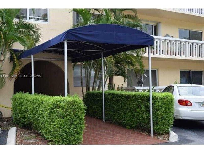 Building Photo - 100 Edgewater Dr