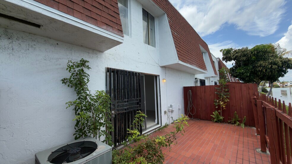 Building Photo - 341 NW 109th Ave