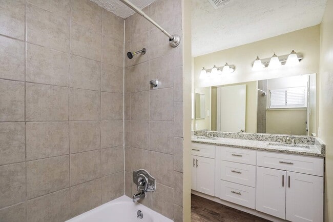 Building Photo - 4402 Dawn Creek Ln