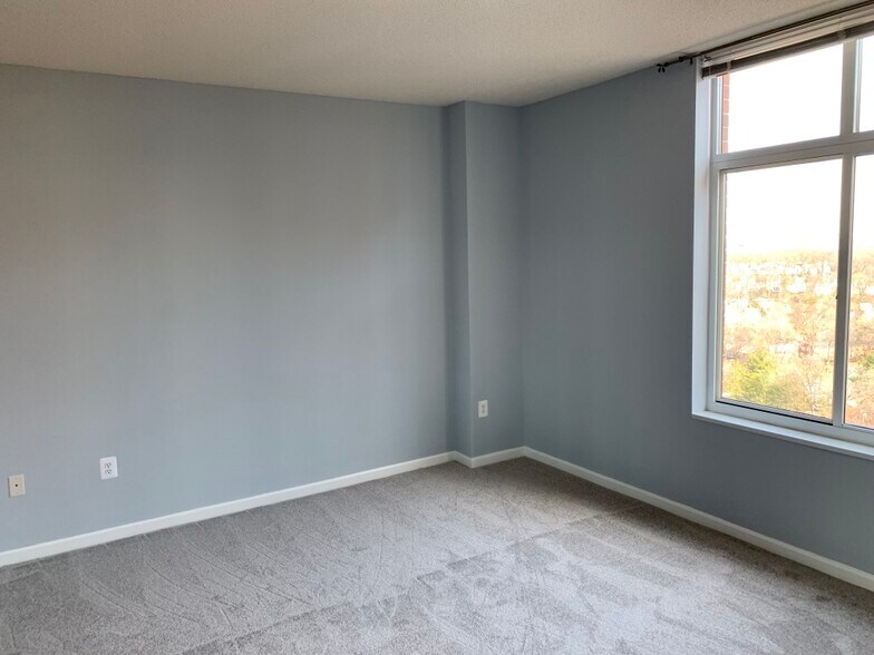 Building Photo - 3101 N Hampton Dr