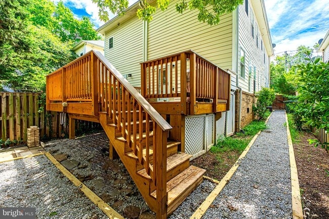 Building Photo - 10 E Reed Ave