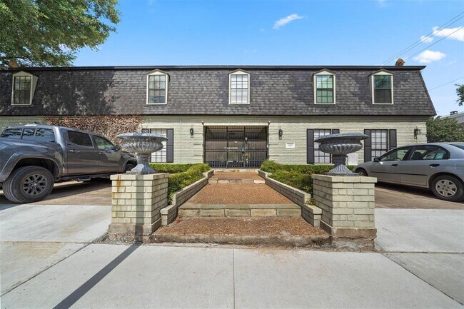 Building Photo - 3402 Garrott St