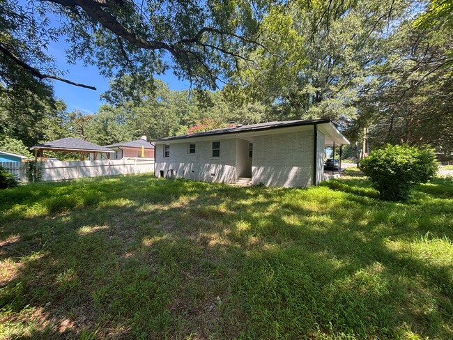 Building Photo - 626 S Hoover Rd