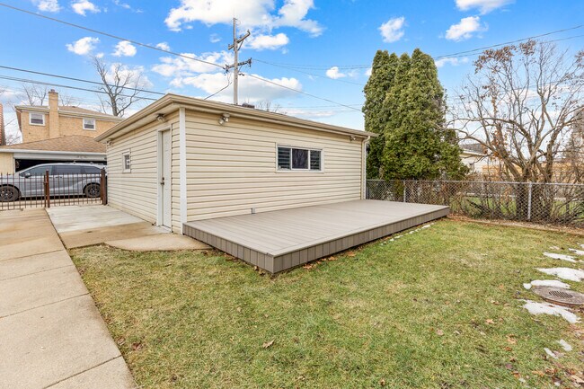 Building Photo - 2931 N 76th Ave