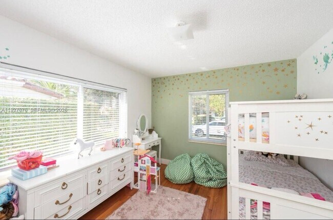 Building Photo - 819 Capri St