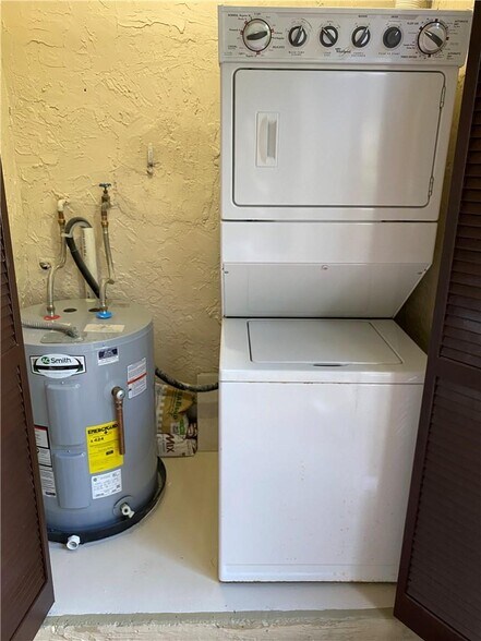 Building Photo - 2448 NW 49th Ter