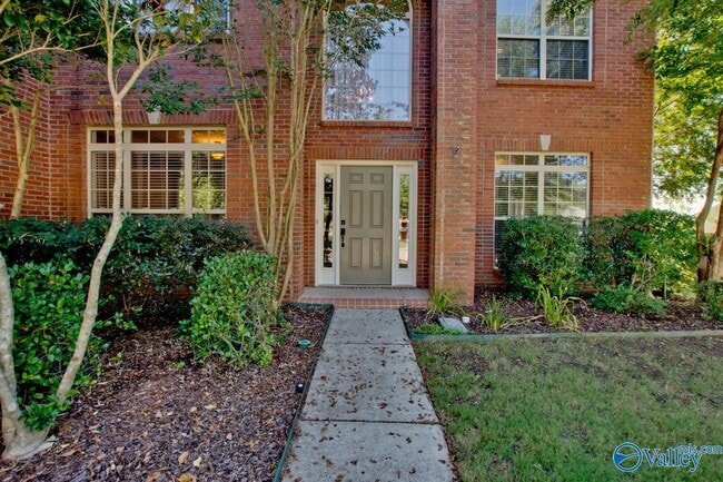 Building Photo - 2801 Centerridge Rd SE