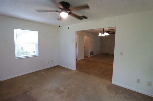 Building Photo - 253 Laguna Ct