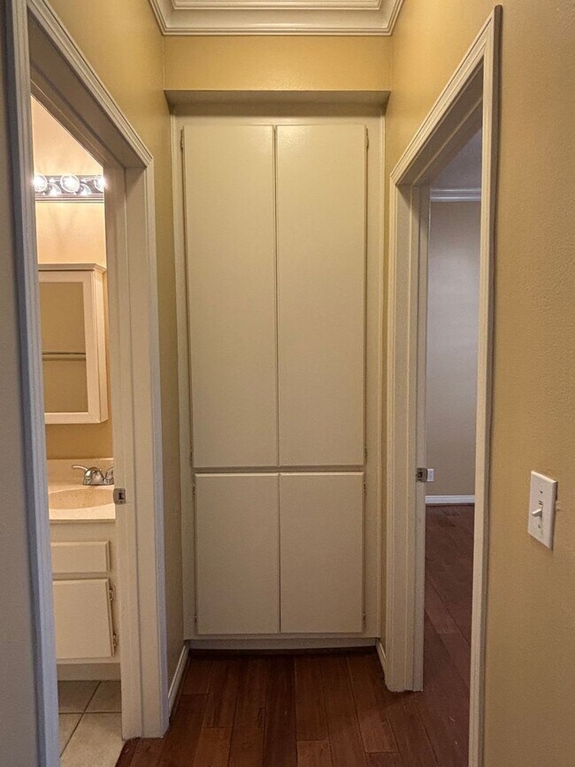 Building Photo - Beautiful 2 Bed / 2 Bath Condo for Rent in Long Beach!