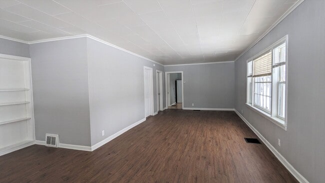 Building Photo - 1920 5th St