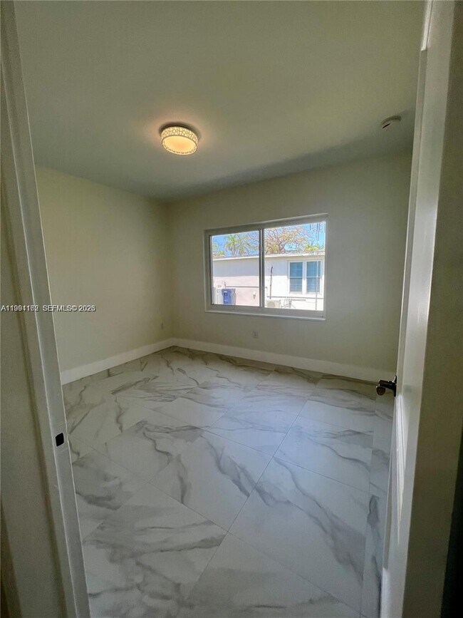 Building Photo - 5970 SW 46th St